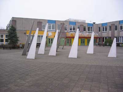 Bert Meinen	- 20 stalen vierhoekige pilonen